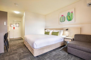 Nightcap at Shoppingtown Hotel, Doncaster East